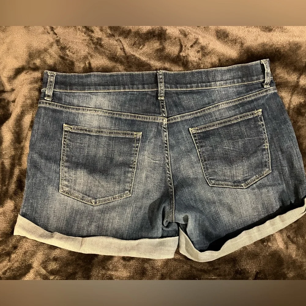 Gap Sexy Boyfriend Short - Picture 4 of 4